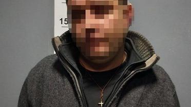 У Києві п’яний чоловік погрожував дружині та її дочці і зламав зап’ястя патрульному