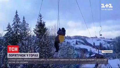 Рятувальна операція: на гірському курорті надзвичайники спустили 74 людини з підйомника