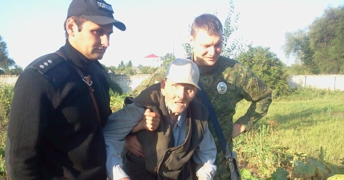 На Луганщині копи знайшли 93-річного дідуся, який майже добу пролежав у бур'янах на власному городі