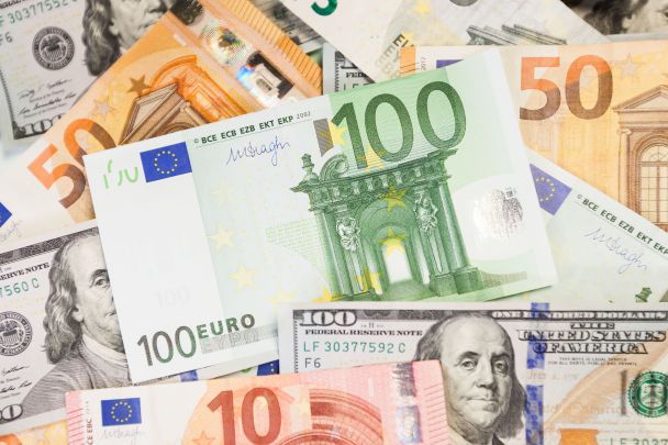 Курс валют на 28 травня: скільки коштуватимуть долар, євро і злотий
