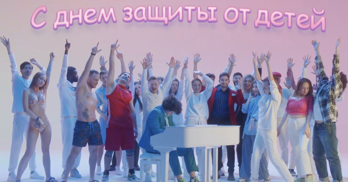 Поставити кулер поруч з ліжком, коли настане старість: у Мережі записали пісню до "Дня захисту від дітей"