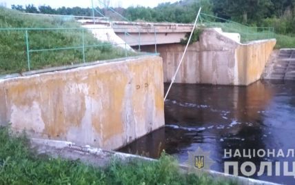 Поїхали кататися на велосипедах: під Харковом у водоймі знайшли тіла двох підлітків