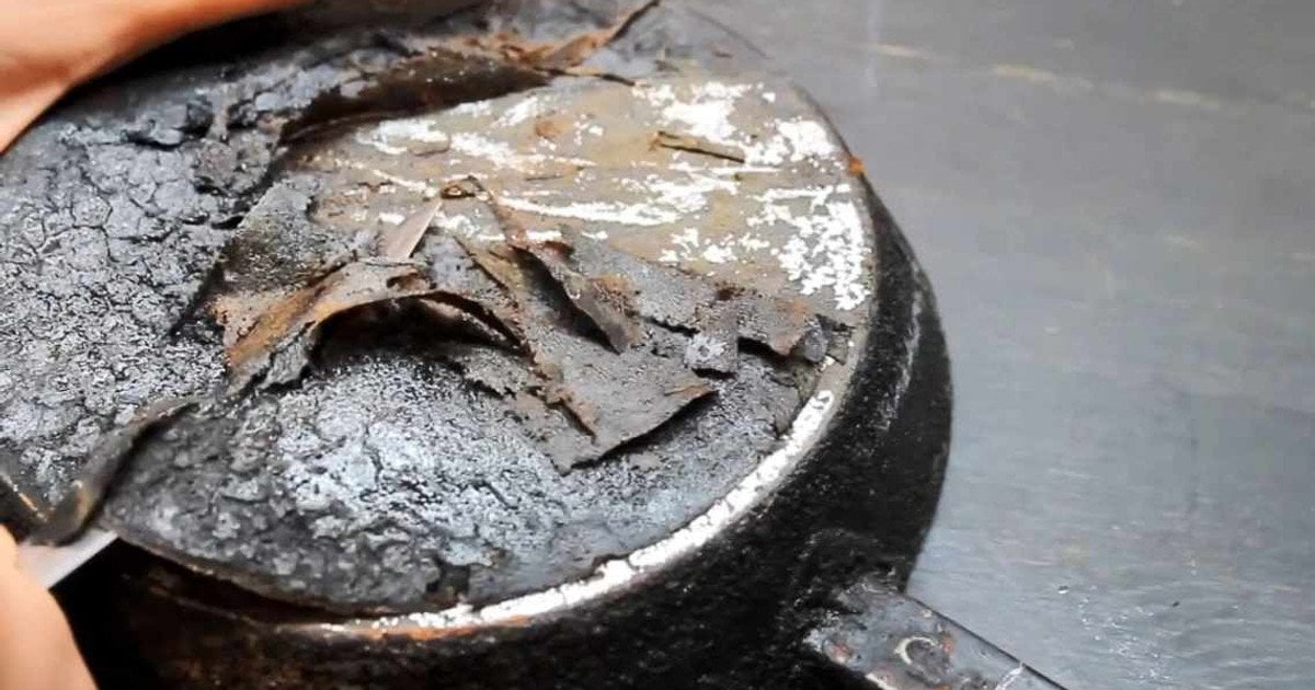 Як почистити сковорідку від нагару