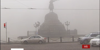 Густым туманом ночью накрыло Киев