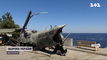 Нацгвардейцы достали российский вертолет Ми-35-М из Киевского моря
