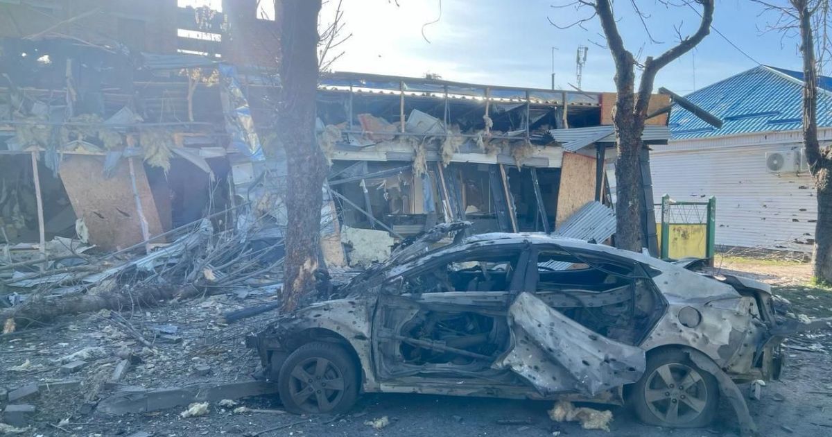 The aftermath of the guided aerial bomb strike on the center of the town of Bilopillia / Photo: Sumy Regional Military Administration