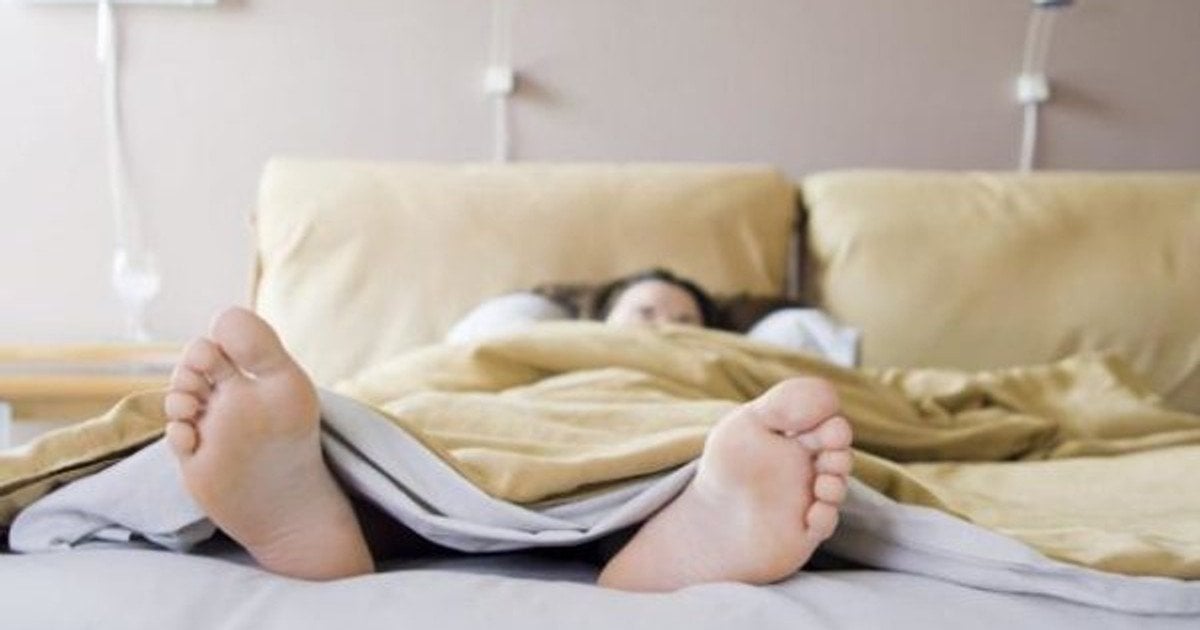 Чому краще не спати головою до дверей: що кажуть про це традиції, повір’я, ергономіка