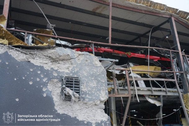 Наслідки ворожого удару по Запоріжжю / © Очільник Запорізької ОВА Іван Федоров