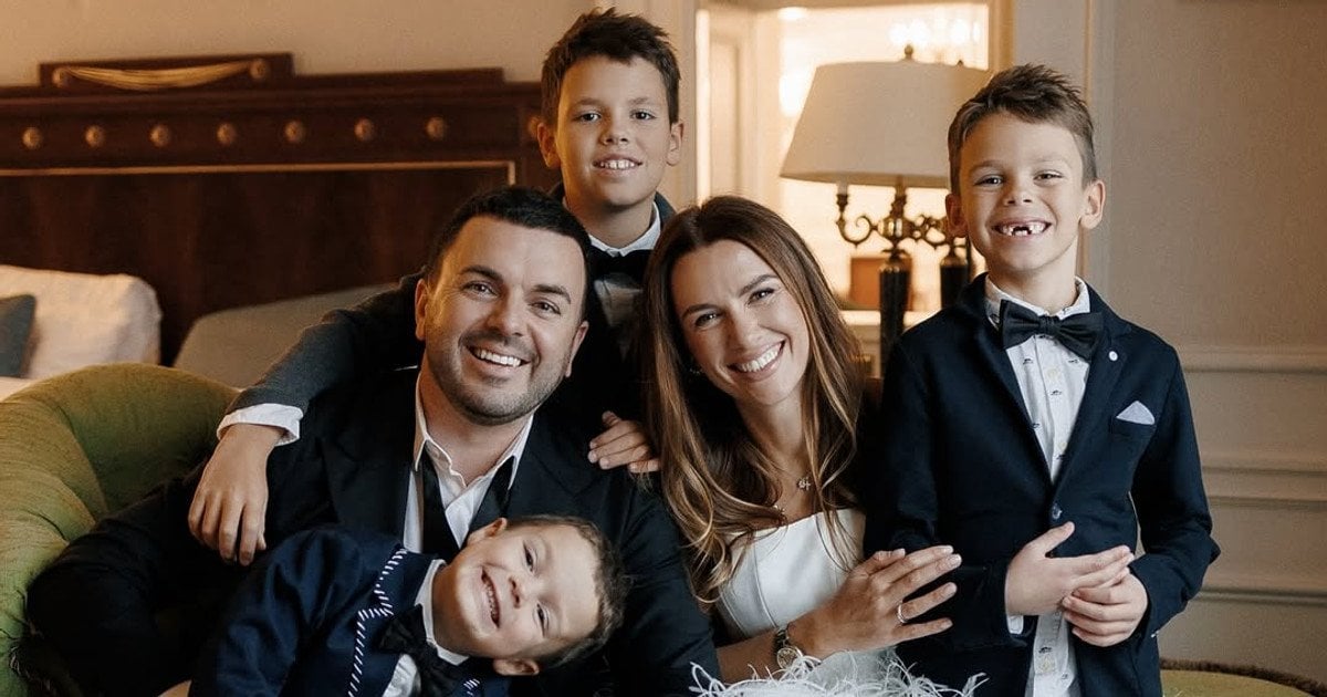 Григорій Решетнік із дружиною та синами