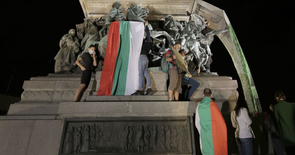 Антиурядові протести в Болгарії: між правоохоронцями і демонстрантами сталися сутички