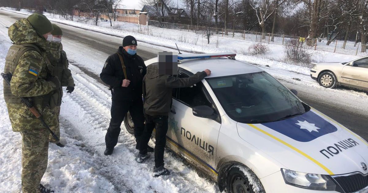 Насиловал ребенка, а затем пытался бежать за границу: полиция поймала педофила из Волыни (фото)
