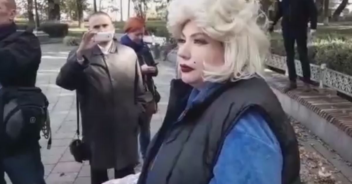 активістка Femen з «привітала» Путіна з ДН_3 / © Украинская правда