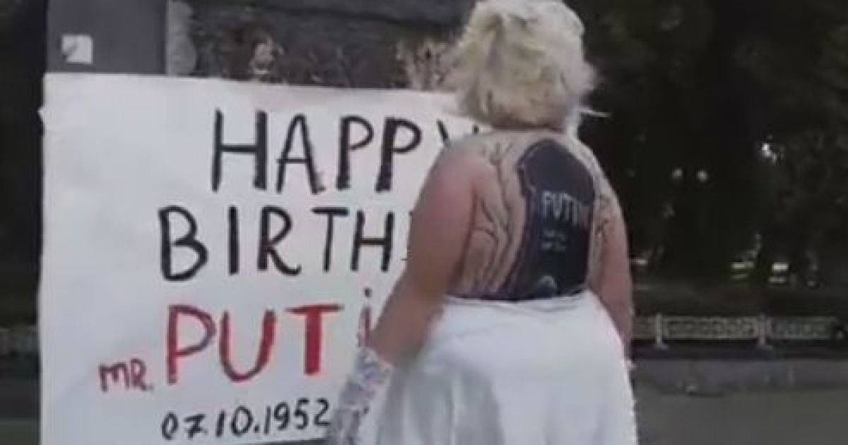 активістка Femen з «привітала» Путіна з ДН_1 / © Украинская правда