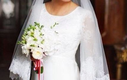 Новоспечена дружина Олена Ваєнга показала яскраві фото з власного весілля
