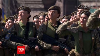 В параде ко Дню Независимости впервые приняли участие женщины-военные