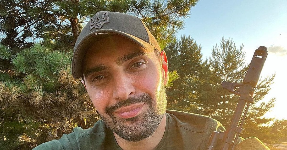 Виталий Козловский показал блиндаж, в котором живет на передовой, и