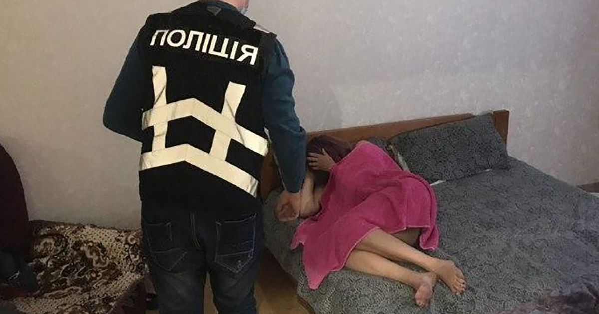 Шукав дівчат із приємною зовнішністю та втягував їх у проституцію: у Запоріжжі затримали сутенера