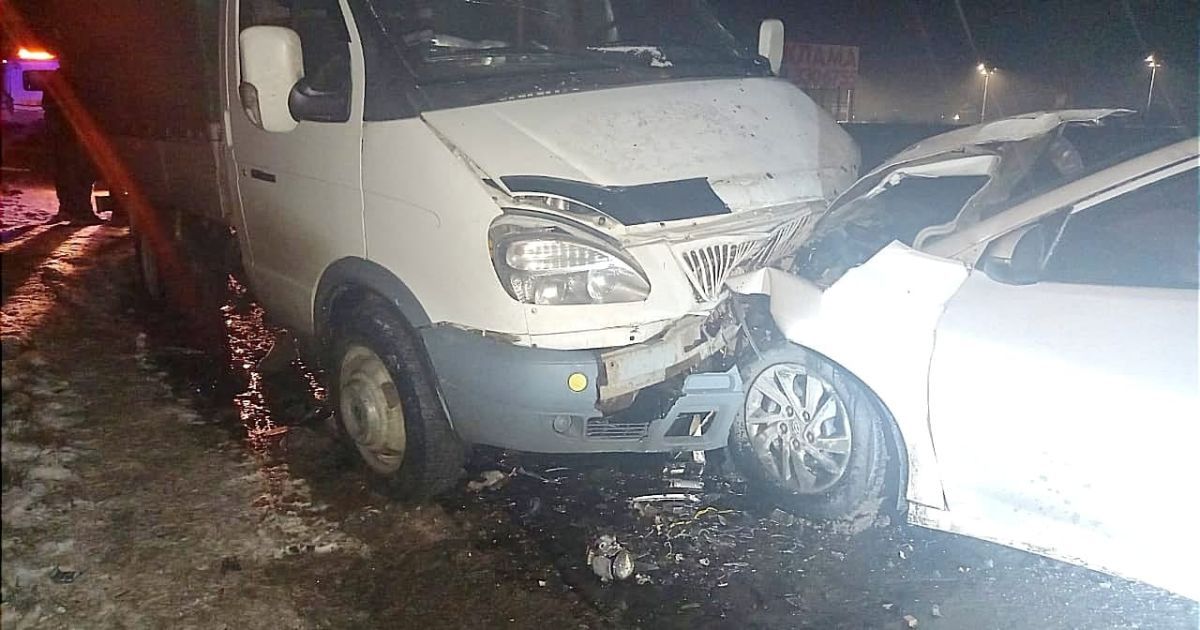Під Борисполем таксист влетів у вантажівку, постраждала пасажирка / © Полиция Киевской области