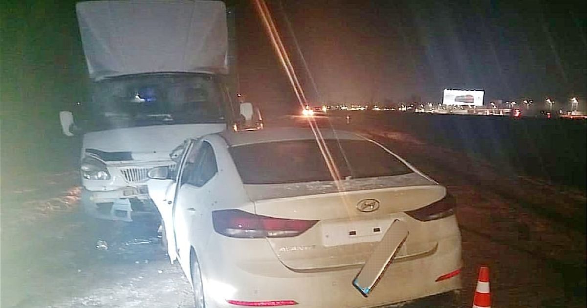 Під Борисполем таксист влетів у вантажівку, постраждала пасажирка
