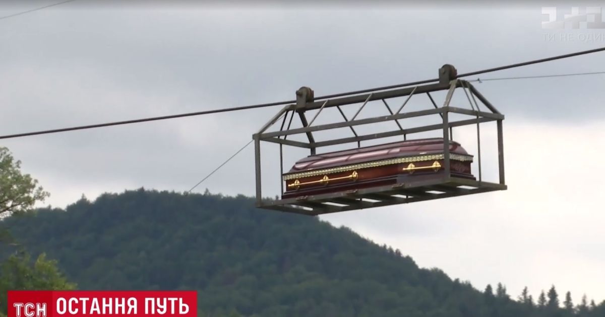 У Карпатах запустили канатну дорогу для трун