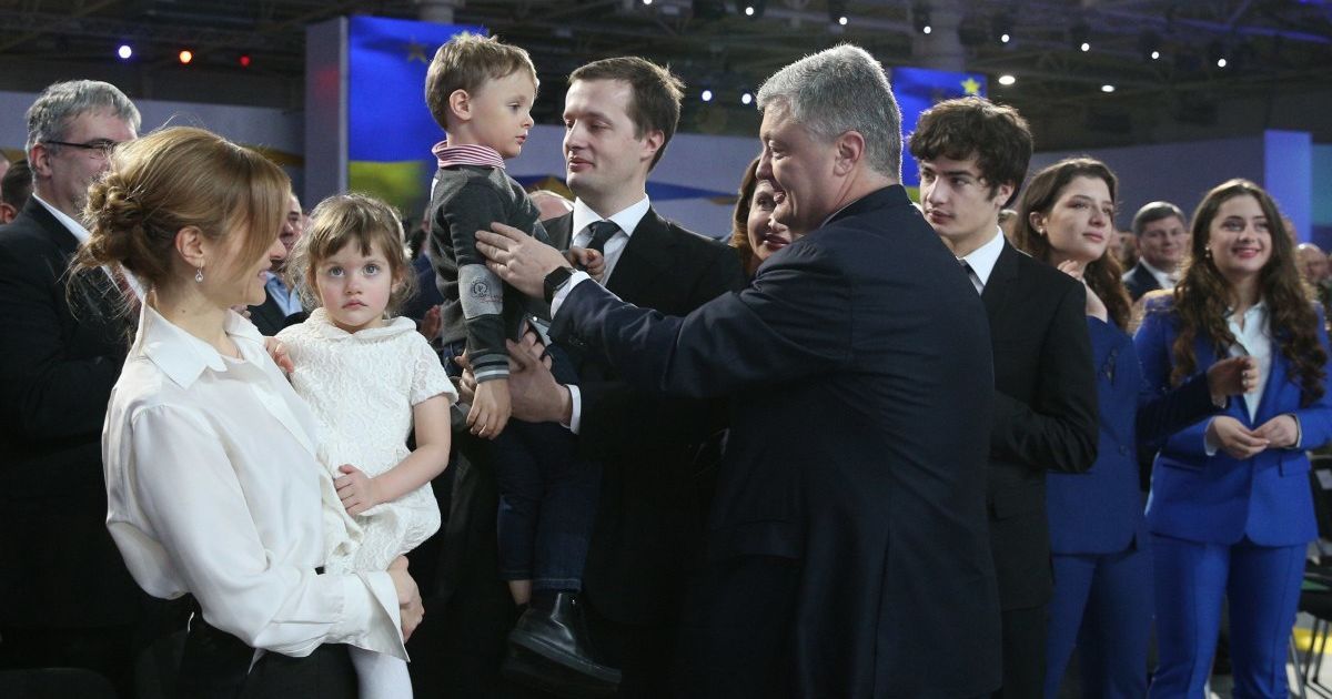 На фоне расследований Порошенко начал перерегистрировать кондитерский бизнес на сына