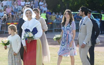 Який милий образ: принцеса Софія в легкій літній сукні і в компанії чоловіка прийшла на урочистий концерт