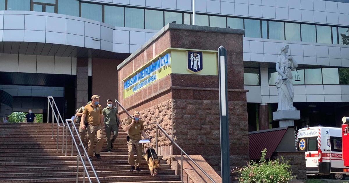 Зґвалтування у Кагарлику: Апеляційний суд відкинув скарги підозрюваних копів і залишив їх під вартою