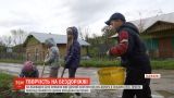 Посадили картофель на дороге: в селе Львовской области дети сняли уже второй клип о плохой дороге