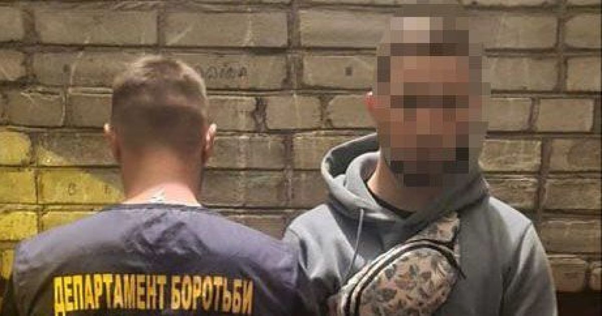 У Львові затримали наркокур'єра_6 / ©  Главное управление Национальной полиции во Львовской области