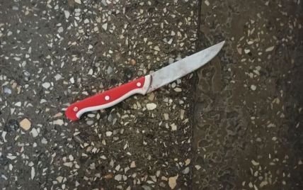 В Николаеве девушка-подросток ударила себя ножом в живот