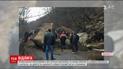 На Закарпатье огромные каменные глыбы упали на автодорогу