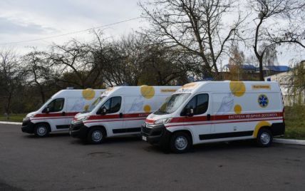 Волынские больницы получили восемь новых автомобилей скорой помощи
