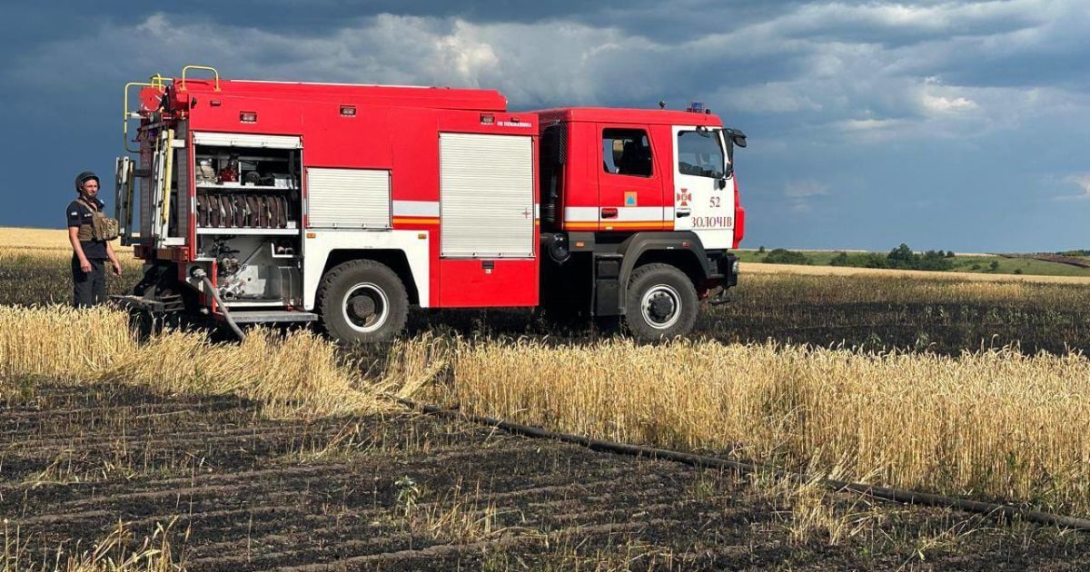 Окупанти гатять по хлібних полях на Харківщині: чого хоче ворог (фото)