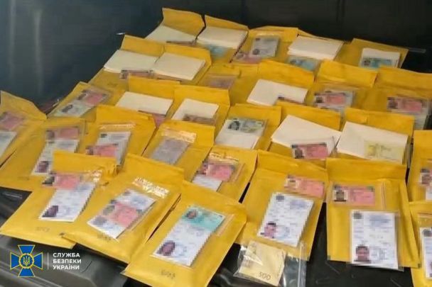 Затримано агентів ФСБ, які готували підпали в Україні та ЄС / Фото: СБУ та Нацполіція