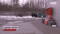 На одній із заправок на Волині заскочили незвичну парочку свиней