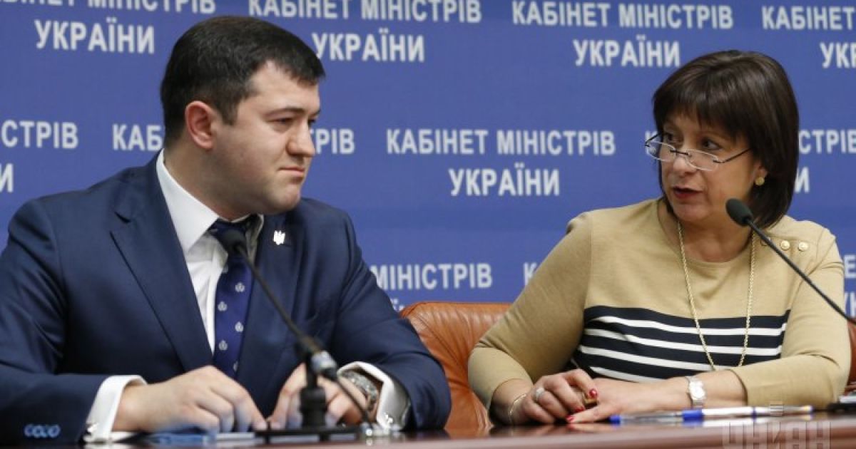 Глава фискальной службы Роман Насиров и министр финансов Наталия Яресько