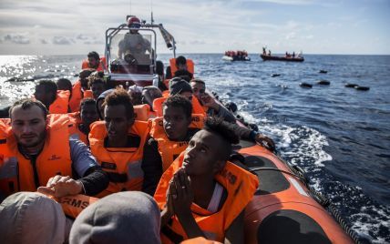 Спасателям беженцев в Италии будут грозить штрафы до миллиона евро