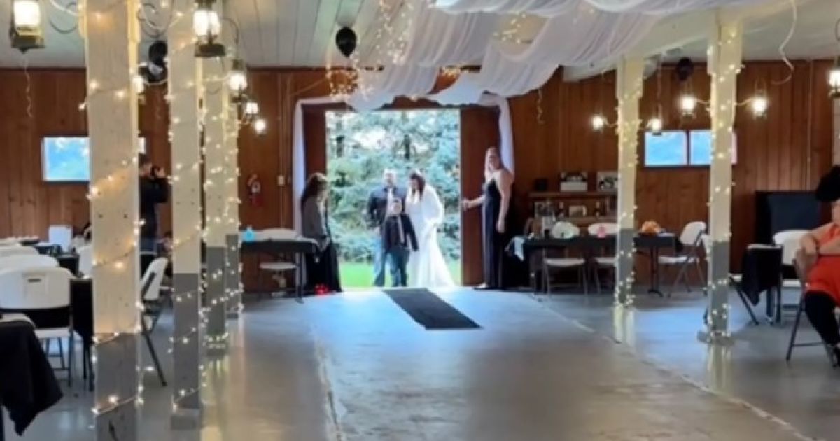 Гості не прийшли на весілля пари / Фото: TikTok/kalina_marie_23