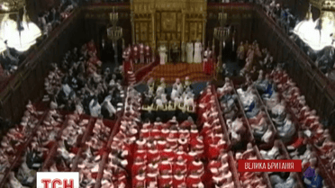 Британские женщины-депутаты хотят кормить своих детей грудью во время заседаний