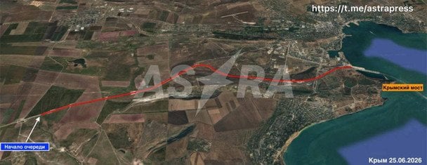 Затор у напрямку виїзду із Криму.  / © ASTRA