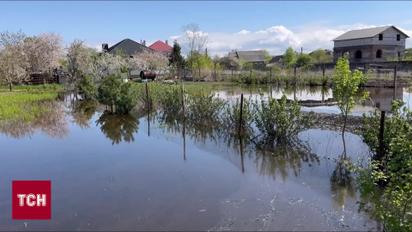 Вода вже на городах і біля хат! Паводок на Київщині!
