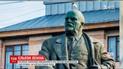В России монумент Владимира Ленина прослезился