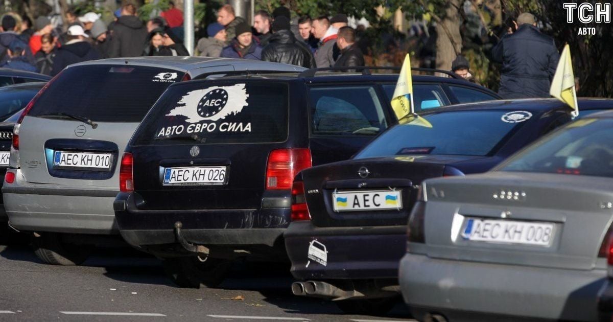 Власники "євроблях" приїхали під Раду зі списком вимог