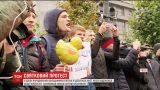 Россияне отпраздновали день рождения Путина массовыми протестами