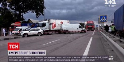 Новини України: у Рівненській області в ДТП потрапили одразу чотири машини
