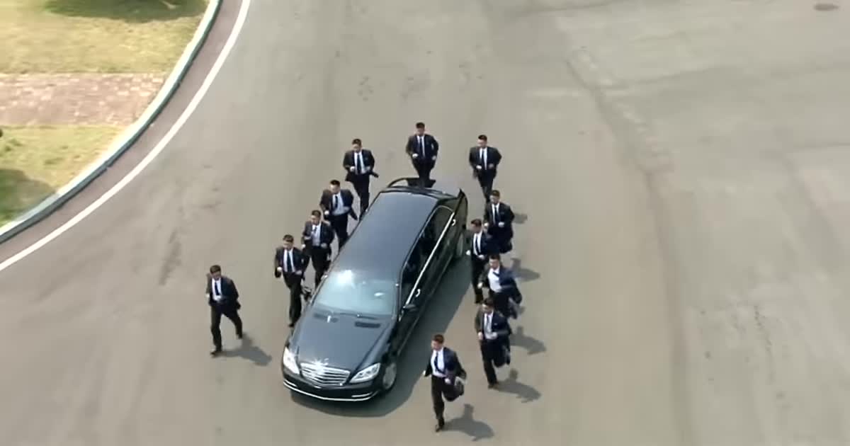 Королівський "Бентлі" за $13 млн та контрабандний автопарк Кім Чен Ина. На чому їздять світові лідери