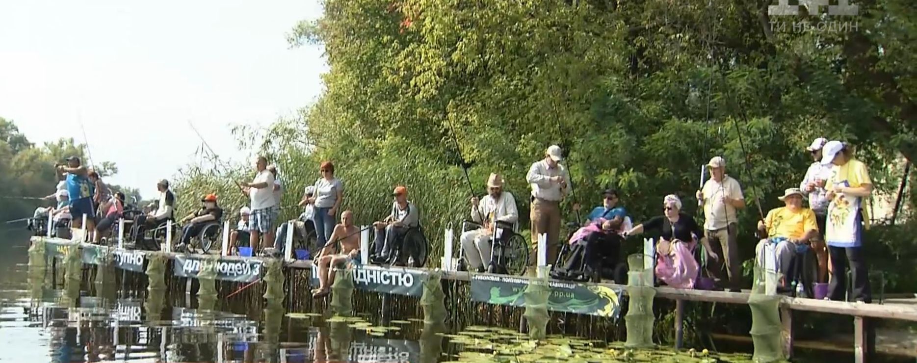 В столице состоялись необычные соревнования по рыболовству среди колясочников