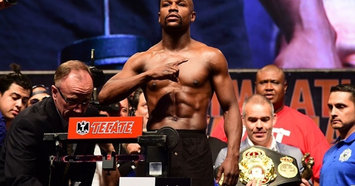 Взвешивание перед боем Мейвезер - Пакьяо / © boxingscene.com