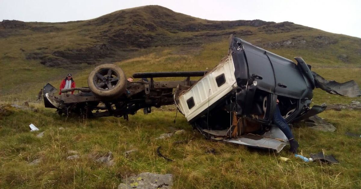 Машина сорвалась с горы в Закарпатье