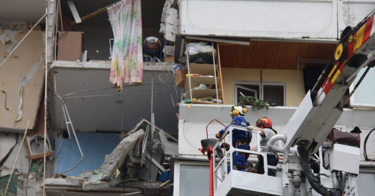 "Держу на личном контроле": Шмыгаль пообещал помощь пострадавшим от взрыва дома в Киеве